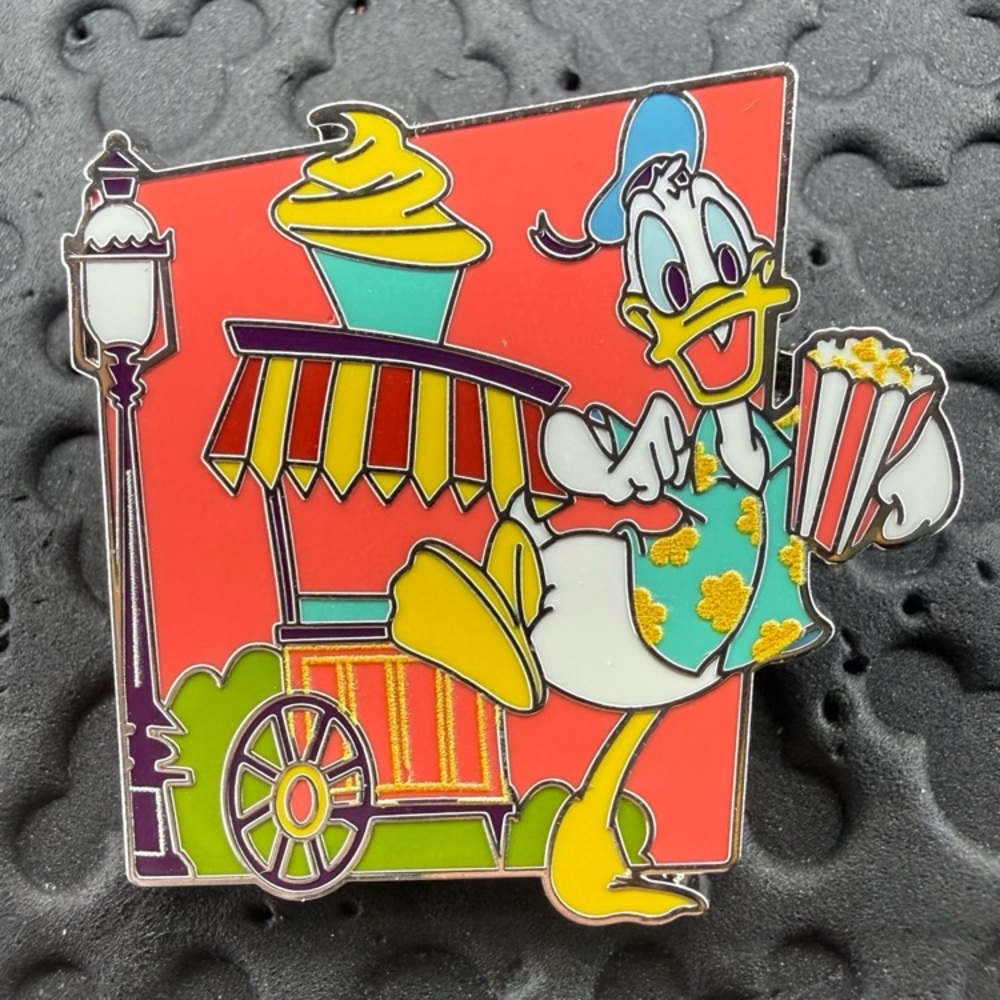 Disney parks play in the park blind bag Donald Duck snack cart trading pin
